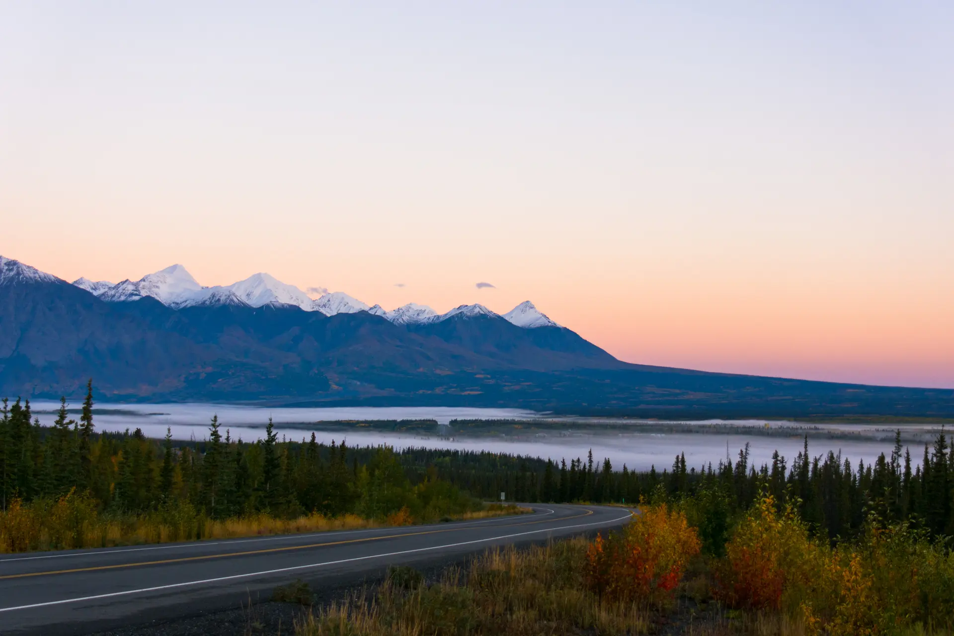 Image Source: https://travel.destinationcanada.com/en-us/things-to-do/yukon-kluane-national-park-guide